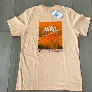 Nike men’s graphic tshirt size medium